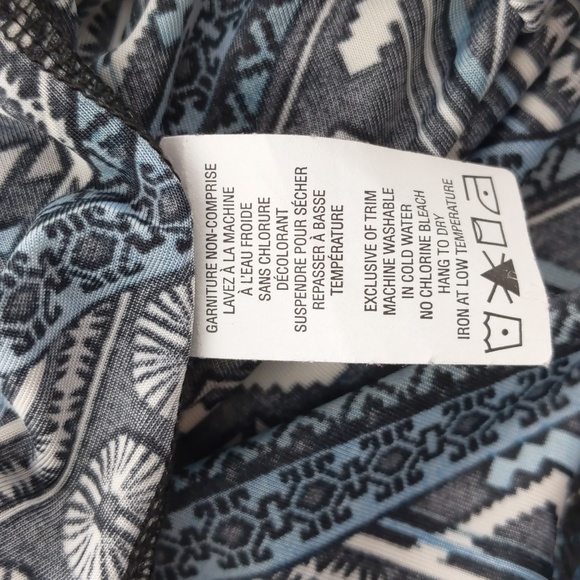 Cydney Mao Women's Top Size XL Blue Black Geometric Pattern Sleeveless V-Neck - Picture 13 of 13